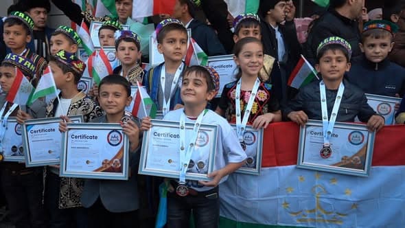 ДАСТАИ МУНТАХАБИ ТОҶИКИСТОН БО 51 МЕДАЛ БА ВАТАН БАРГАШТ