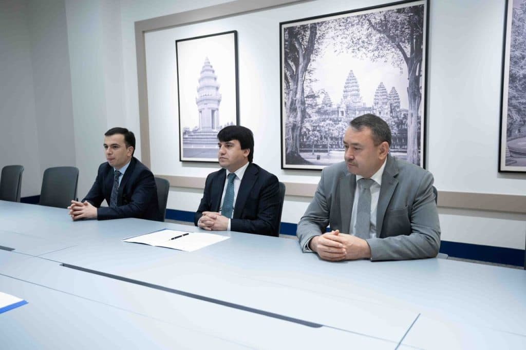 ТАҚВИЯТИ ҲАМКОРИҲОИ БАЙНАЛМИЛАЛӢ: МУЛОҚОТ БО РАЁСАТИ ФЕДЕРАТСИЯИ ХИЗМАТРАСОНИҲОИ ТАЪЛИМӢ ВА ИМЗОИ ЁДДОШТИ ТАФОҲУМ БО ШИРКАТИ АКАДЕМИИ «Bright»