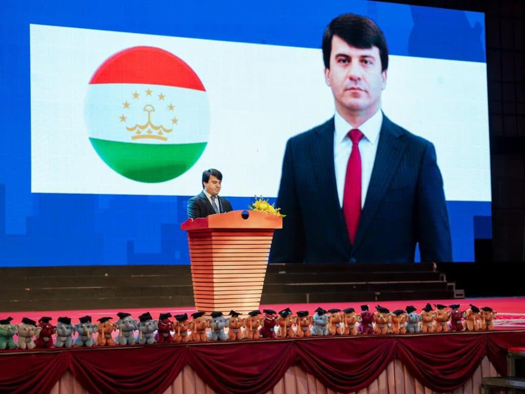 ҒАЛАБАИ МУТЛАҚ: ДУРАХШИ ДАСТАИ ТОҶИКИСТОН ДАР ОЛИМПИАДАИ МАТЕМАТИКИИ АНГКОР–2025 thumbnail 2