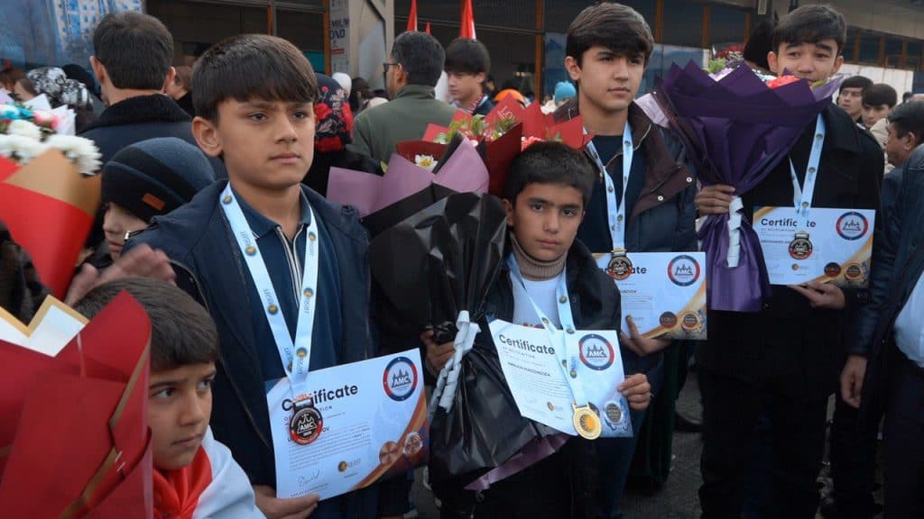 ДАСТАИ МУНТАХАБИ ТОҶИКИСТОН БО 51 МЕДАЛ БА ВАТАН БАРГАШТ thumbnail 3