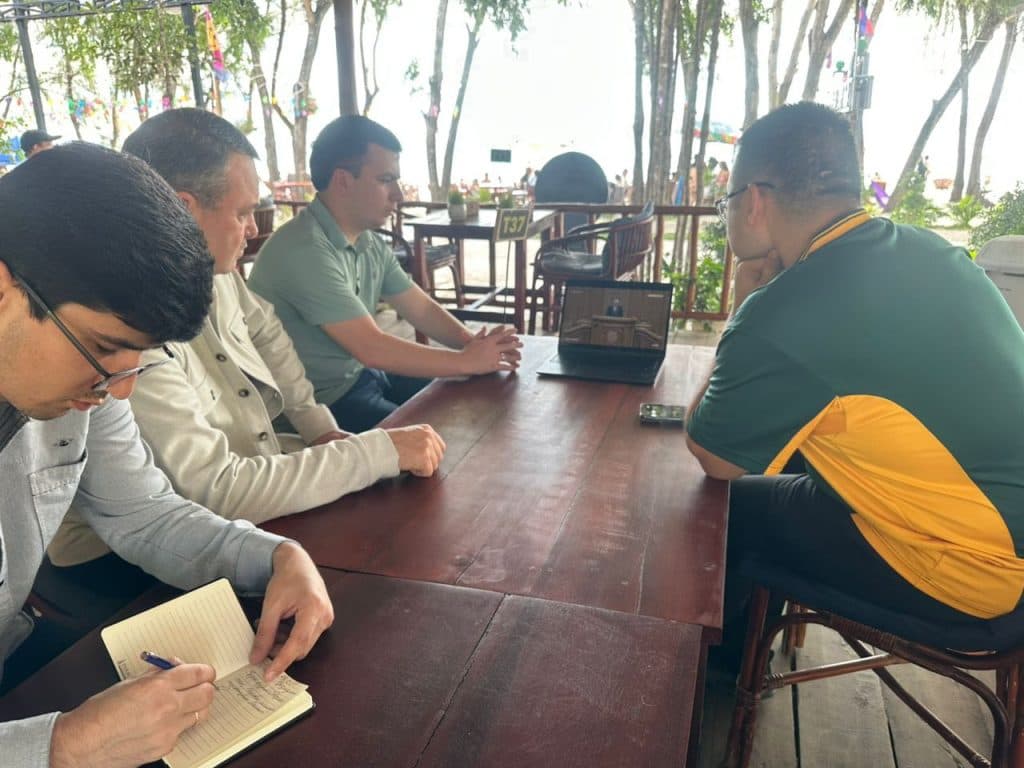 САДОИ ПАЁМ ДАР ОСИЁИ ҶАНУБУ ШАРҚӢ: ГӮШ БА ҲАРФИ ПЕШВО БОЯД КУНЕМ thumbnail 4