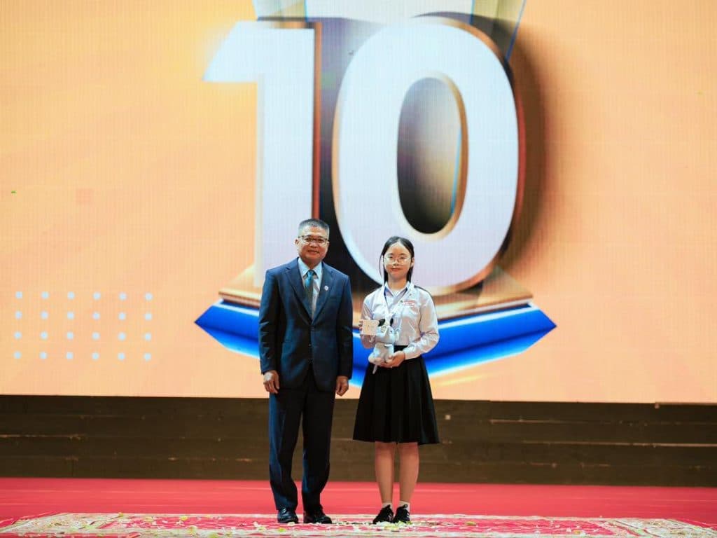 ҒАЛАБАИ МУТЛАҚ: ДУРАХШИ ДАСТАИ ТОҶИКИСТОН ДАР ОЛИМПИАДАИ МАТЕМАТИКИИ АНГКОР–2025 thumbnail 6