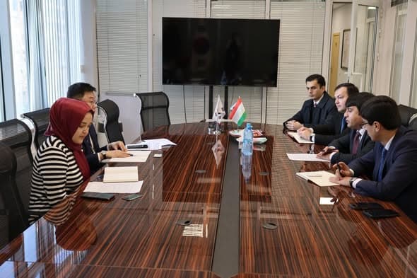 ГУСТАРИШИ ҲАМКОРИҲОИ БАЙНАЛМИЛАЛӢ: МУЛОҚОТ БО ДИРЕКТОРИ АГЕНТИИ КОРЕЯ ОИД БА ҲАМКОРИҲОИ БАЙНАЛМИЛАЛӢ ДАР ТОҶИКИСТОН