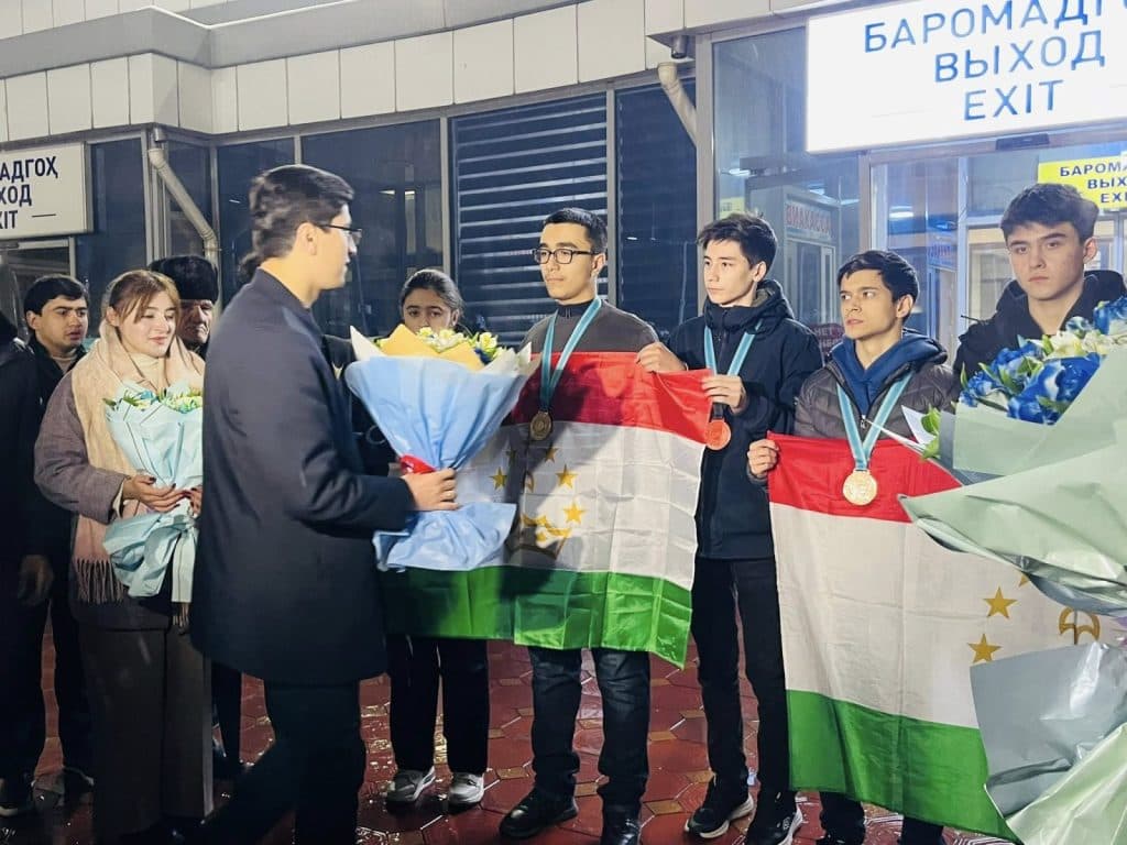 ЯК МЕДАЛИ ТИЛЛО, ЯК МЕДАЛИ НУҚРА ВА ПАНҶ МЕДАЛИ БИРИНҶӢ ДАР ХАЗИНАИ ОЛИМПИИ ТОҶИКИСТОН thumbnail 3