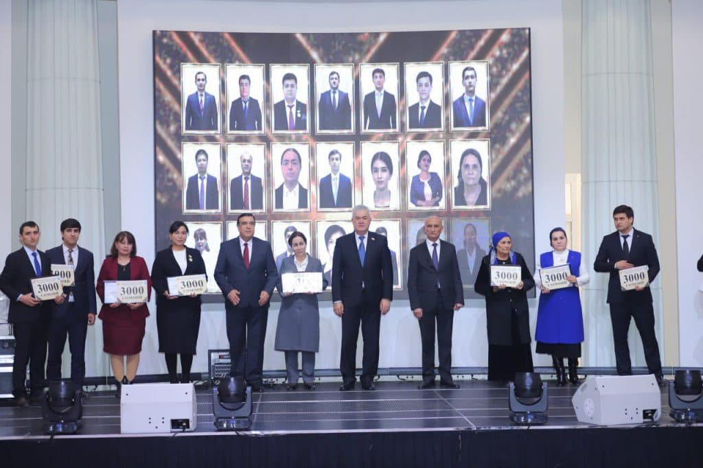 МАРОСИМИ ҶАМЪБАСТИ ОЛИМПИАДАҲОИ ҶУМҲУРИЯВӢ, БАЙНАЛМИЛАЛӢ ВА ҲАВАСМАНДСОЗИИ ОМӮЗГОРОНИ ПЕШСАФИ ҲАРАКАТИ ОЛИМПӢ ДАР СОЛИ 2025 thumbnail 32