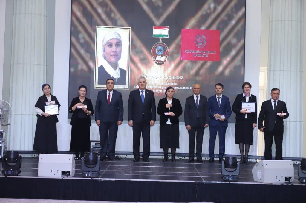 МАРОСИМИ ҶАМЪБАСТИ ОЛИМПИАДАҲОИ ҶУМҲУРИЯВӢ, БАЙНАЛМИЛАЛӢ ВА ҲАВАСМАНДСОЗИИ ОМӮЗГОРОНИ ПЕШСАФИ ҲАРАКАТИ ОЛИМПӢ ДАР СОЛИ 2025 thumbnail 33